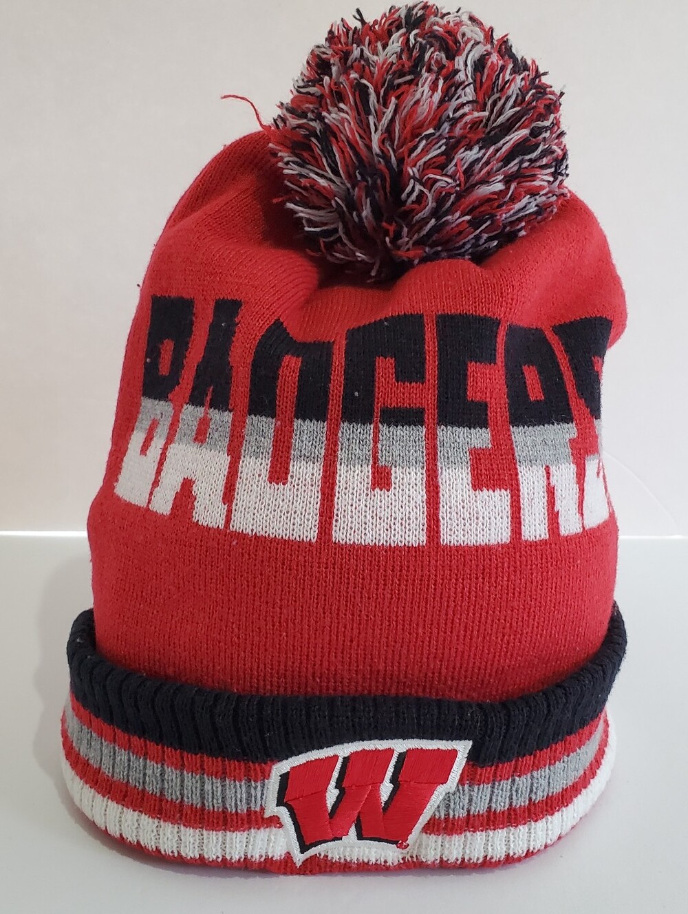 Wisconsin Badgers Red & Black Pom Knit Winter Beanie Cap Acrylic One Size